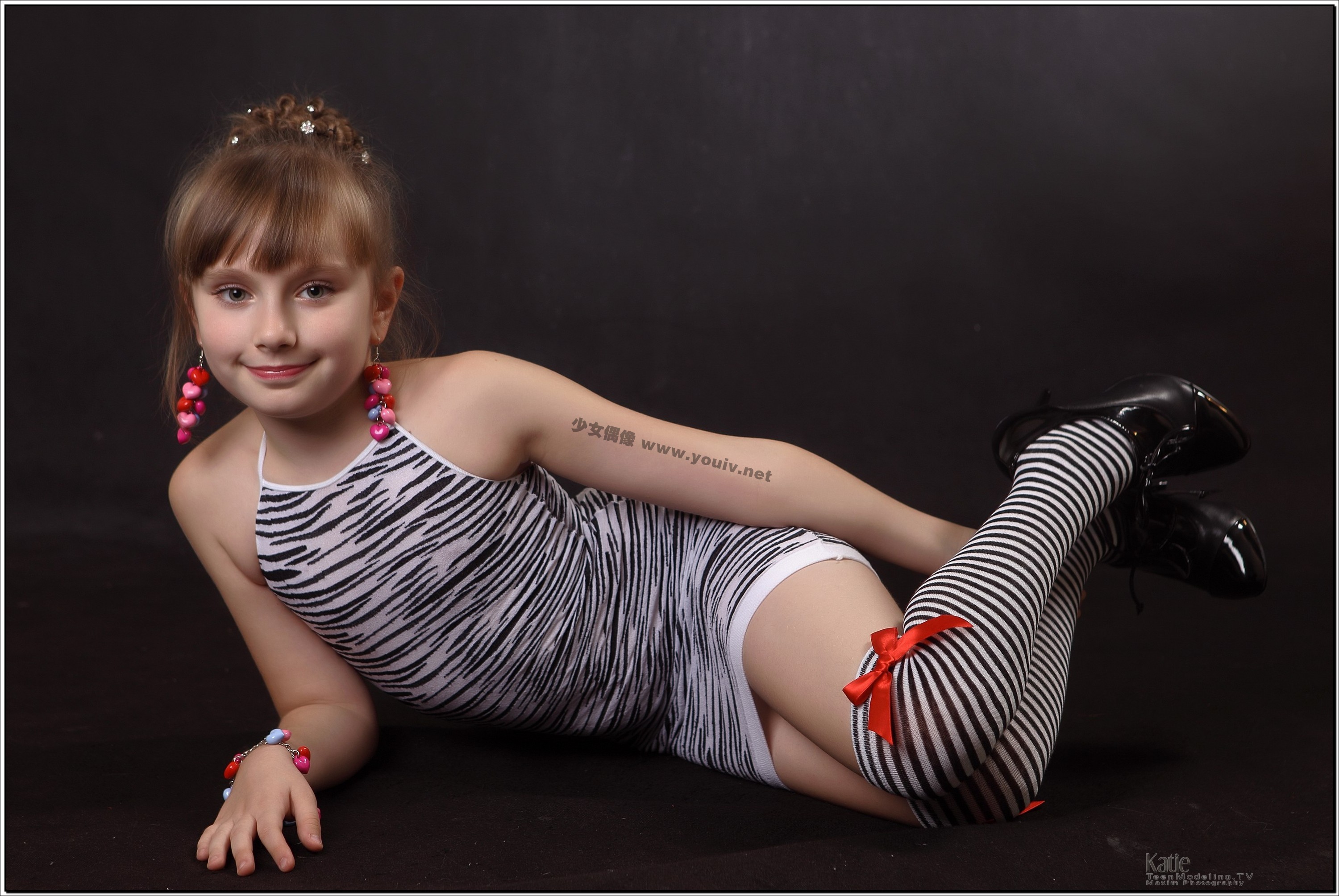 katie_model_stripedkneehighs_teenmodeling_tv_096~1.jpg